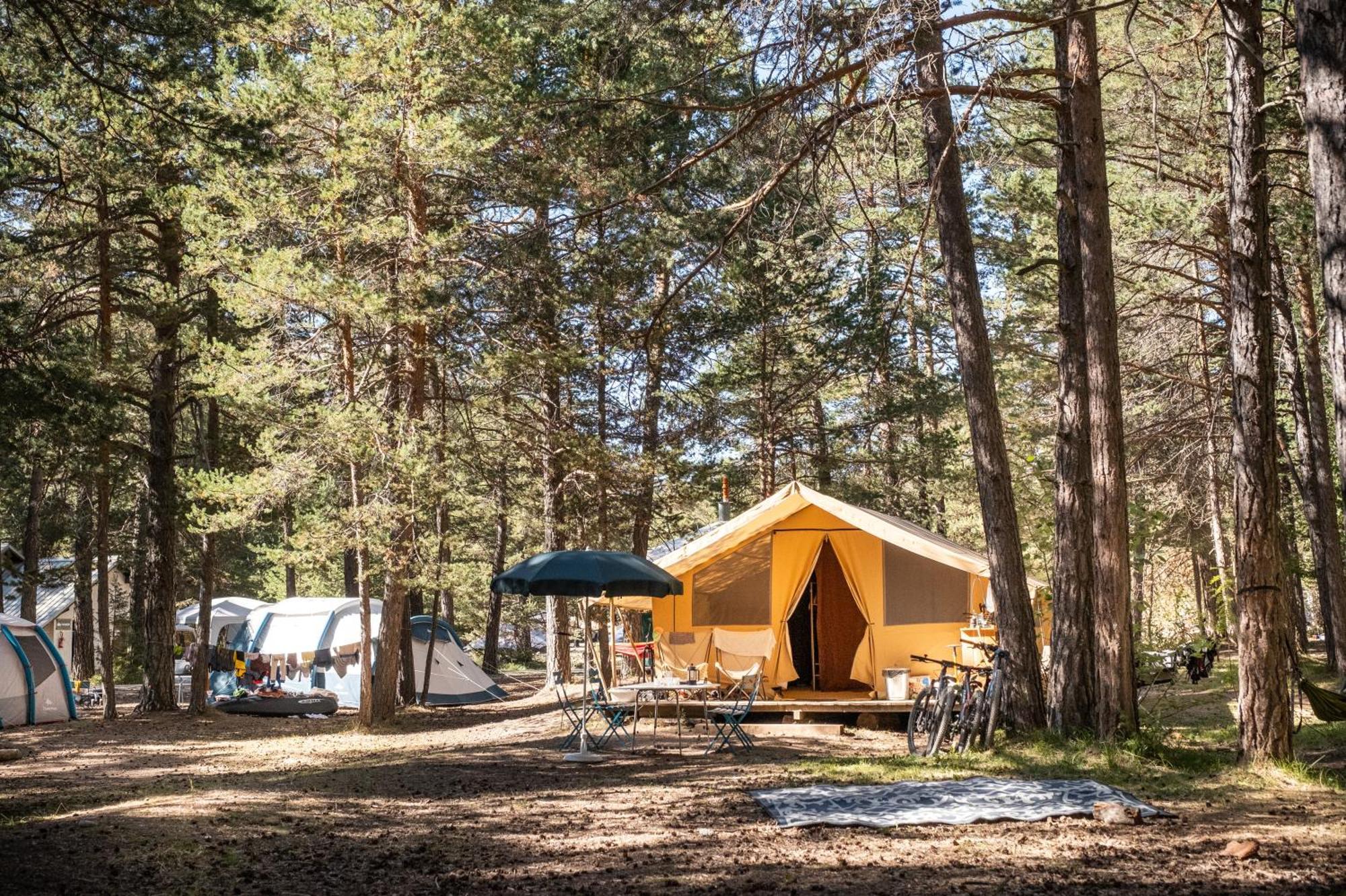Huttopia La Claree Val-des-Pres Bagian luar foto