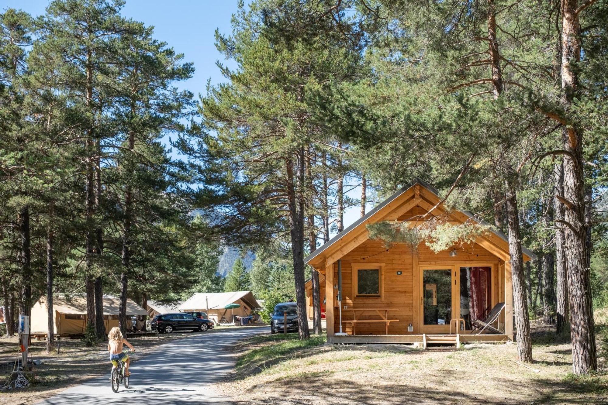 Huttopia La Claree Val-des-Pres Bagian luar foto